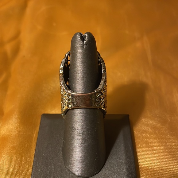 Gold colored ring with faux pearls & blue gems.size 7-Costume jewelry - Picture 5 of 11